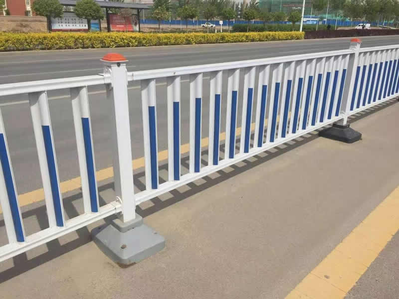 新疆防眩目道路护栏