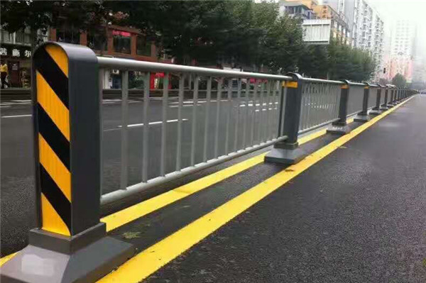 新疆公路防撞护栏